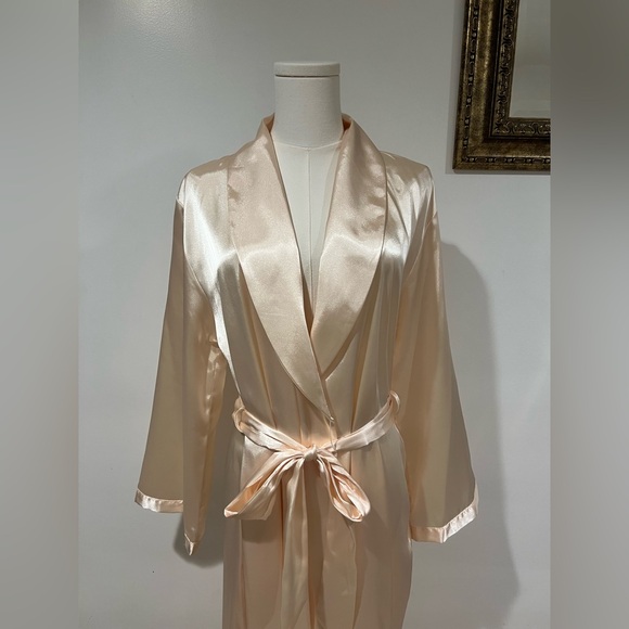 Jones New York Cream Satin Robe - Picture 2 of 8